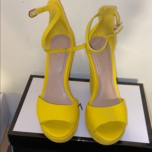 Yellow wedges